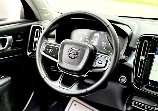 Volvo XC 40 cena 107999 przebieg: 139953, rok produkcji 2018 z Siewierz małe 781